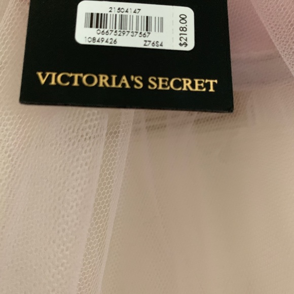 Victoria’s Secret designer collection with gold - Picture 3 of 3